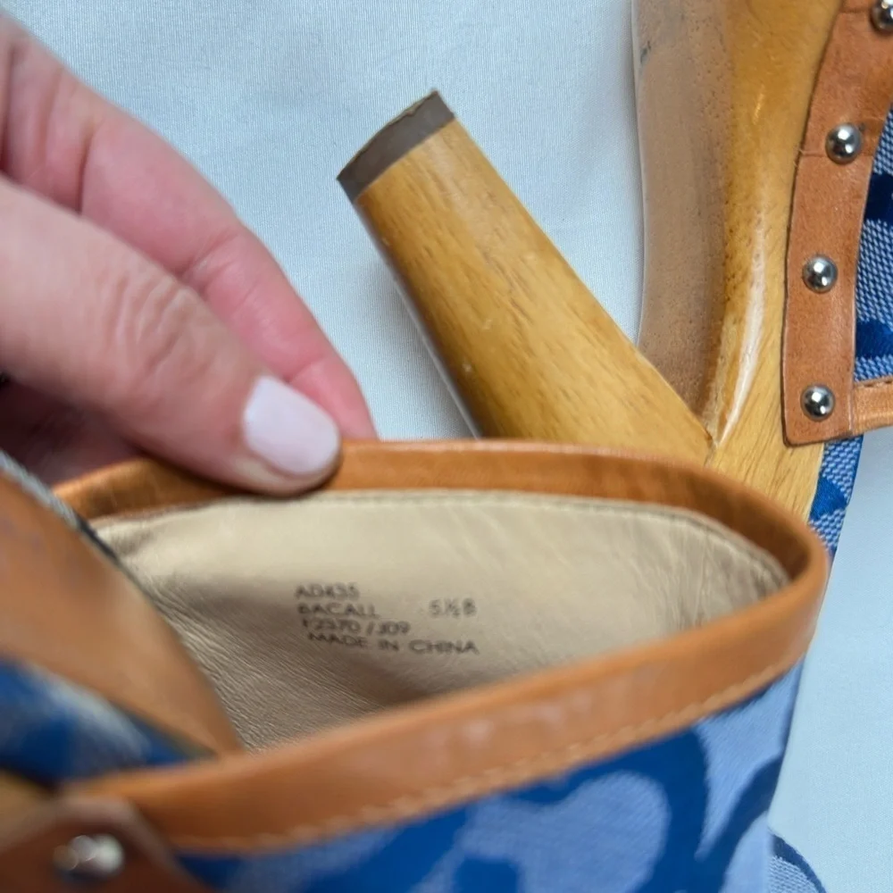TRENDING VINTAGE Y2K Coach Women's Blue Patterned Clog Mules